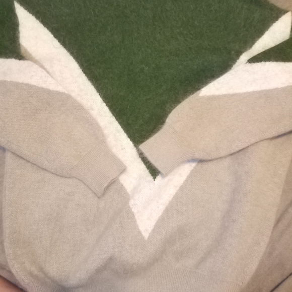 Sweater - Picture 6 of 9